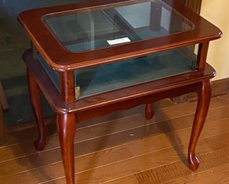 https://agesagoestatesales.square.site/product/lb5008-vintage-display-cabinet-table-estate-sale-pickup/13?cp=true&sa=true&sbp=false&q=false	LB5008 Vintage Display Cabinet Table - Estate Sale Pickup		BIN	50
