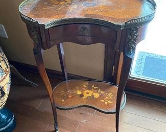 https://agesagoestatesales.square.site/product/lb5009-19th-c-brass-french-inlaid-brass-wood-table-kidney-bean-shaped-estate-sale-pickup/14?cp=true&sa=true&sbp=false&q=false	LB5009 19th C Brass French Inlaid Brass Wood Table Kidney Bean Shaped - Estate Sale Pickup		BIN	850
