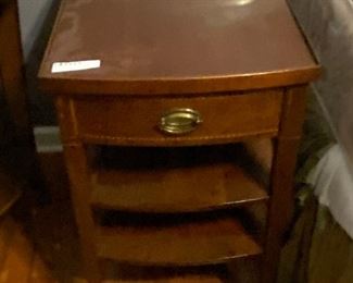 https://agesagoestatesales.square.site/product/lb5015-antique-full-size-bed-frame-estate-sale-pickup/19?cp=true&sa=true&sbp=false&q=false	LB5017 Duncan Phyfe End Table with Drawer - Estate Sale Pickup		BIN	95

