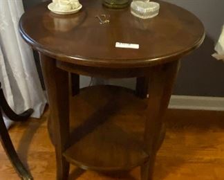 https://agesagoestatesales.square.site/product/lb5018-round-inlaid-accent-table-estate-sale-pickup/22?cp=true&sa=true&sbp=false&q=false	LB5018 Round Inlaid Accent Table - Estate Sale Pickup		BIN	95
