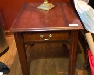 https://agesagoestatesales.square.site/product/lb5022-vintage-end-accent-table-estate-sale-pickup/26?cp=true&sa=true&sbp=false&q=false	LB5022 Vintage End / Accent Table - Estate Sale Pickup		BIN	50
