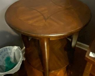 https://agesagoestatesales.square.site/product/lb5023-round-inlaid-accent-table-estate-sale-pickup/27?cp=true&sa=true&sbp=false&q=false	LB5023 Round Inlaid Accent Table - Estate Sale Pickup		BIN	95
