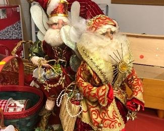 Many beautiful Santa’s 