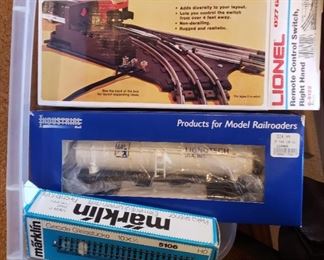 027 gauge tracks, car and other accessories