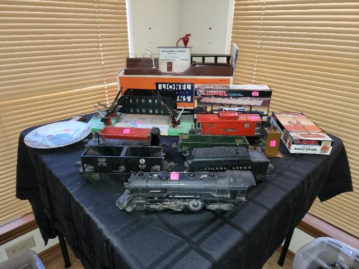 Lionel Pre-War "O" Gauge train set - Locomotive and coal tender have sold; the rest is still available
