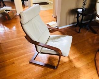 Contemporary leather chair