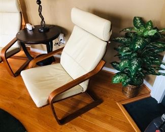 Contemporary leather chair