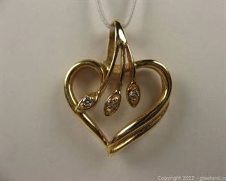 Pretty 14kt Diamond Heart Pendant