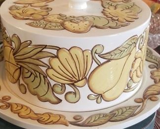 Retro cake plate and topper