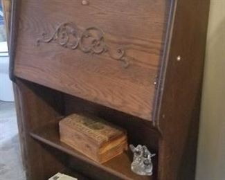 Fabulous slat desk with storage 