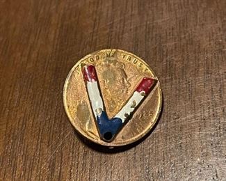 Early WWII V for Victory Pin Made from a Lincoln Wheat Cent Penny 1925 Enamel Color Added