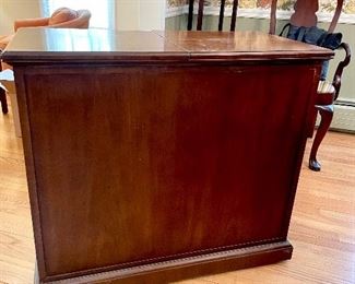 backside of Henredon server