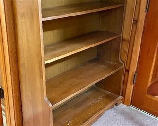 Book shelf with a country style