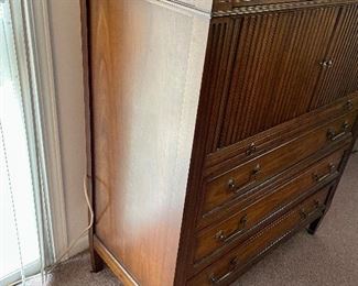 Side view of Kindel Chest