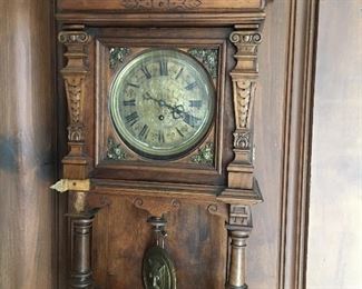 Vintage Clock w/Cat Face Pendulum 