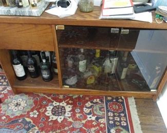 Oak  serving bar/cabinet