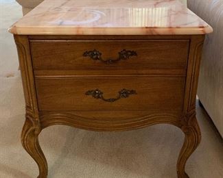 Weiman End Table w Cabriole Legs and Marble Top