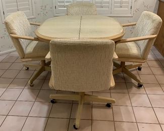 Kitchen Table w 4 Rolling Chairs and Leaf