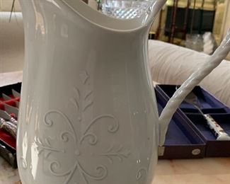 Lenox Pitcher