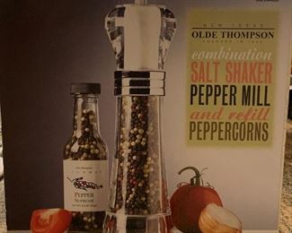 Salt Shaker & Pepper Mill