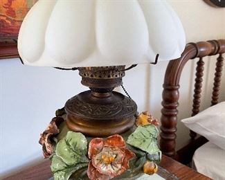 Majolica oil lamp, electrified