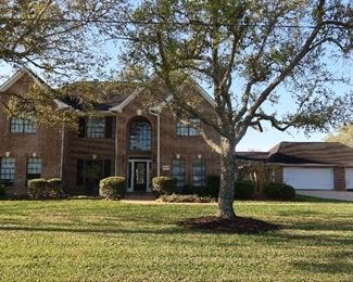 Beautiful home and garage  FULL!!