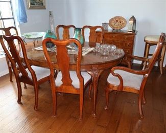 Dining Table with 6 Chairs and 2 Leaves