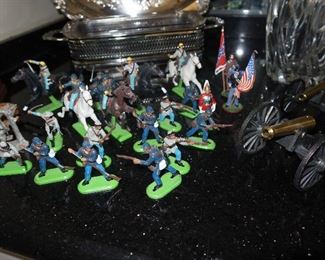 Vintage Army Soldiers - Small Cannons 