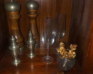 king and queen with little princesses