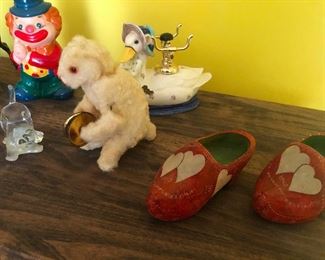 li'l wooden shoes so cute!