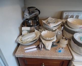 Sunbeam blender and vintage serving pieces