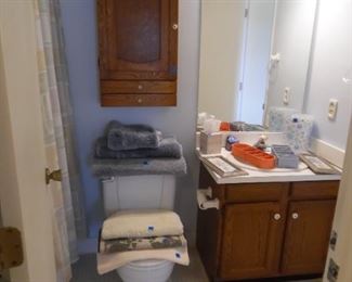 Lots of decorative rugs and bathroom accessories