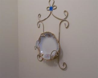 Lots of decorative items