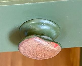 detail - please note the drawer pull