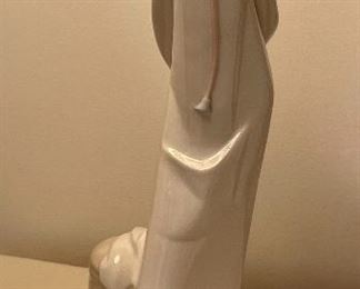 Item 122:  Lladro #4602 Doctor - 14": $45