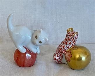 Item 22:  Herend Rothschild Cat on Yarn - 2" (left):  $35                                        Item 23:  Herend Rothschild Fishnet Frog - 1.5" (right):  $75 (SOLD)