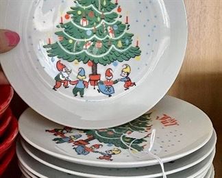 Item 361:  (10) God Jul Christmas Plates: $22