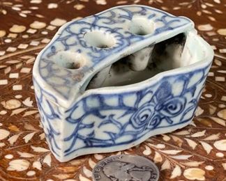 Chinese  Porcelain Brush Holder Inkwell Leaf Shade	1.25in H	
