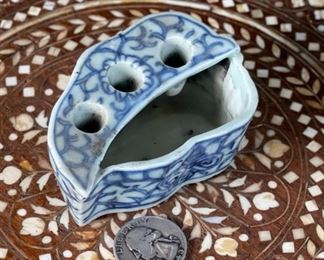 Chinese  Porcelain Brush Holder Inkwell Leaf Shade	1.25in H	
