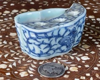 Chinese  Porcelain Brush Holder Inkwell Leaf Shade	1.25in H	
