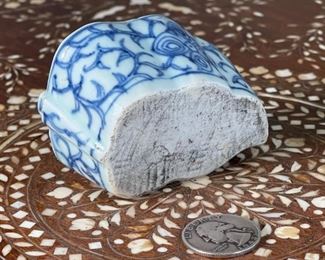 Chinese  Porcelain Brush Holder Inkwell Leaf Shade	1.25in H	
