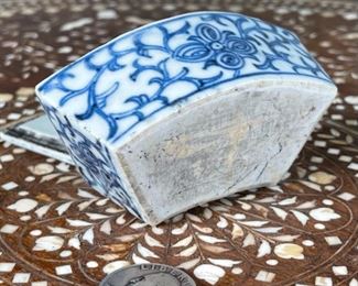 Chinese  Porcelain Brush Holder	1.5x3.75x2in	HxWxD
