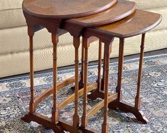 3pc Antique Burl Wood Nesting Tables Oval	24 x 22 x 15	HxWxD
