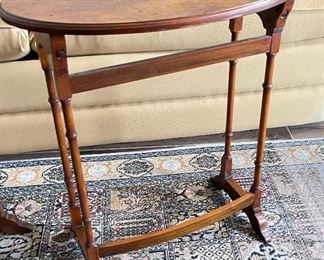 3pc Antique Burl Wood Nesting Tables Oval	24 x 22 x 15	HxWxD
