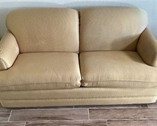 La-Z-Boy Sleeper Sofa	34x78x37in Mattress: 52x72in	
