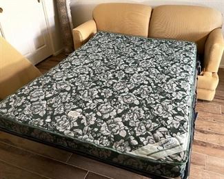 La-Z-Boy Sleeper Sofa	34x78x37in Mattress: 52x72in	
