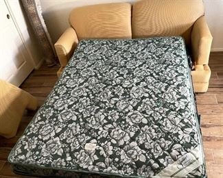 La-Z-Boy Sleeper Sofa	34x78x37in Mattress: 52x72in	
