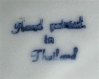 Hand Painted Thailand Teapot Blue & White Flower	8 x 5x 7in	HxWxD
