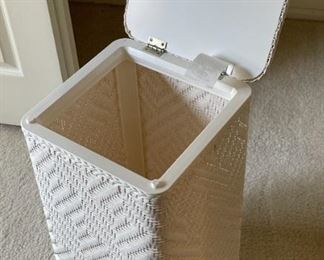 Hamper	24 x 11.5 x 11.5	HxWxD
