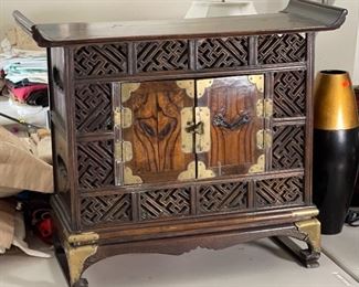 Chinese Card Wood desk top Chest	23 x 26 x 11in	HxWxD
